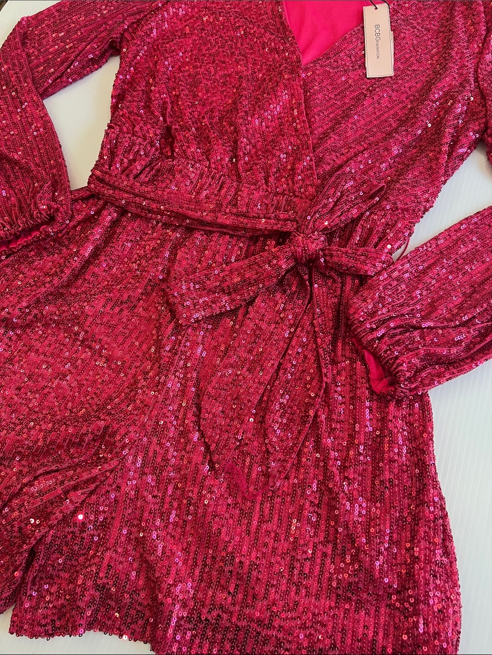 New BCBGenration Womenโs Pink Sequin Short Jumpsuit with belt in Size Large - Picture 3 of 6